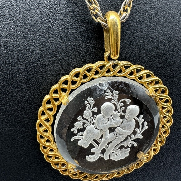 Vintage Trifari Goldtone Zodiac Gemini Pendant Statement Necklace Lux Chain - Picture 5 of 9